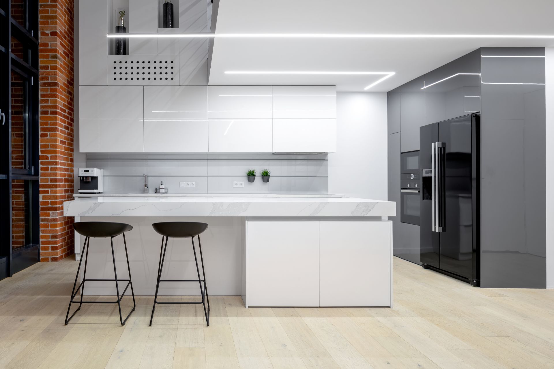 Elegant kitchen with decorative backsplash