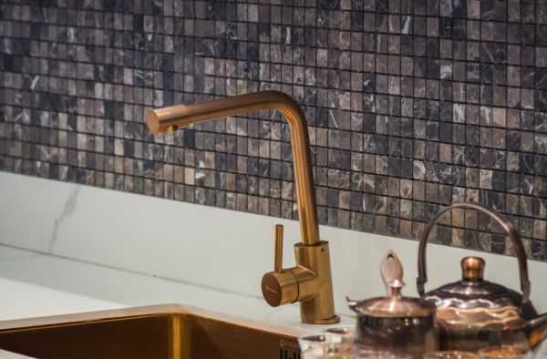 Rustic natural stone backsplash in St. Peters, MO